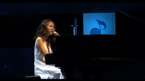G.E.M.邓紫棋 《再见》 (钢琴版) 全球流行音乐年度盛典现场 1080P